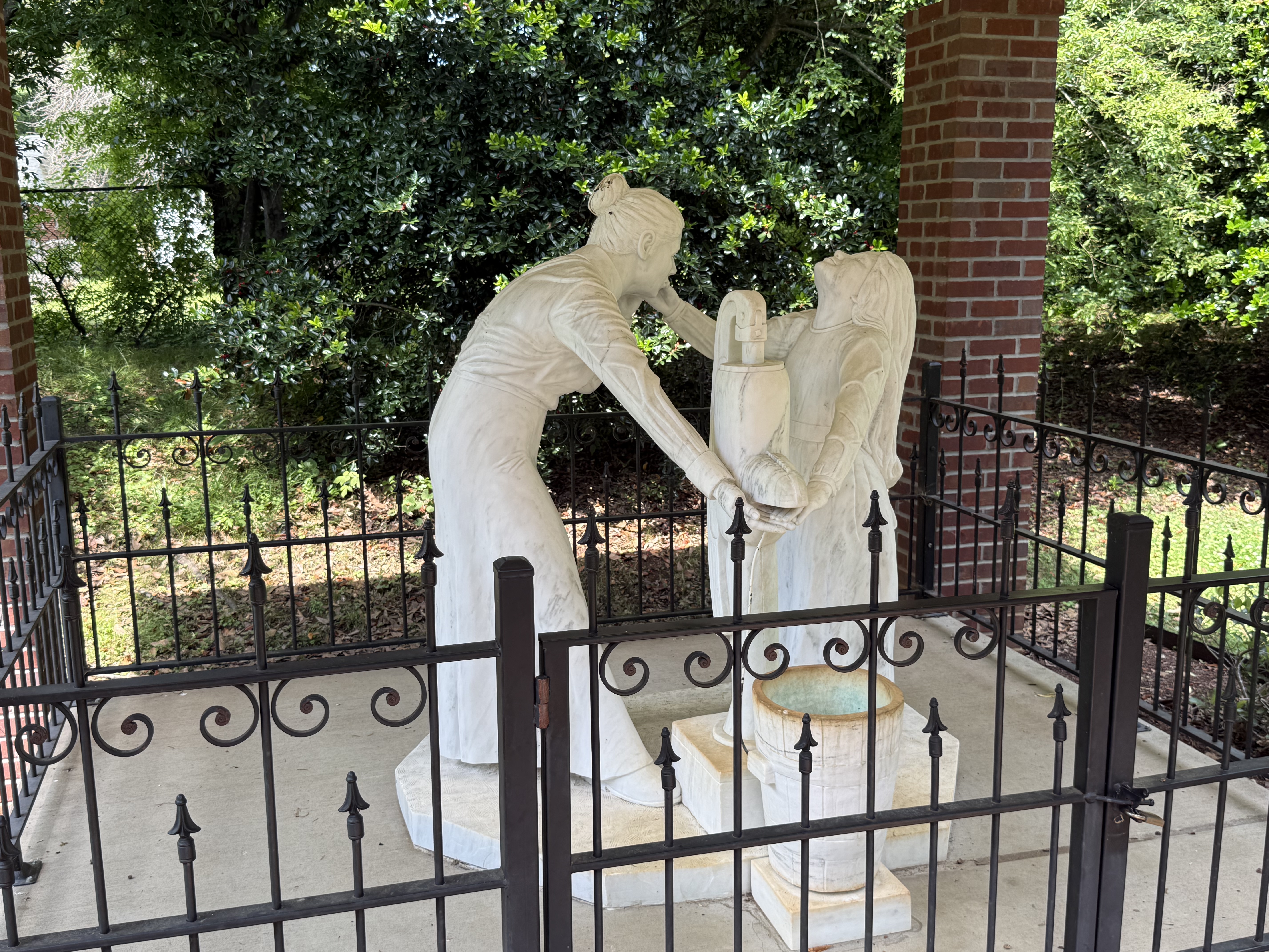 Helen-Keller-Miracle-Statue