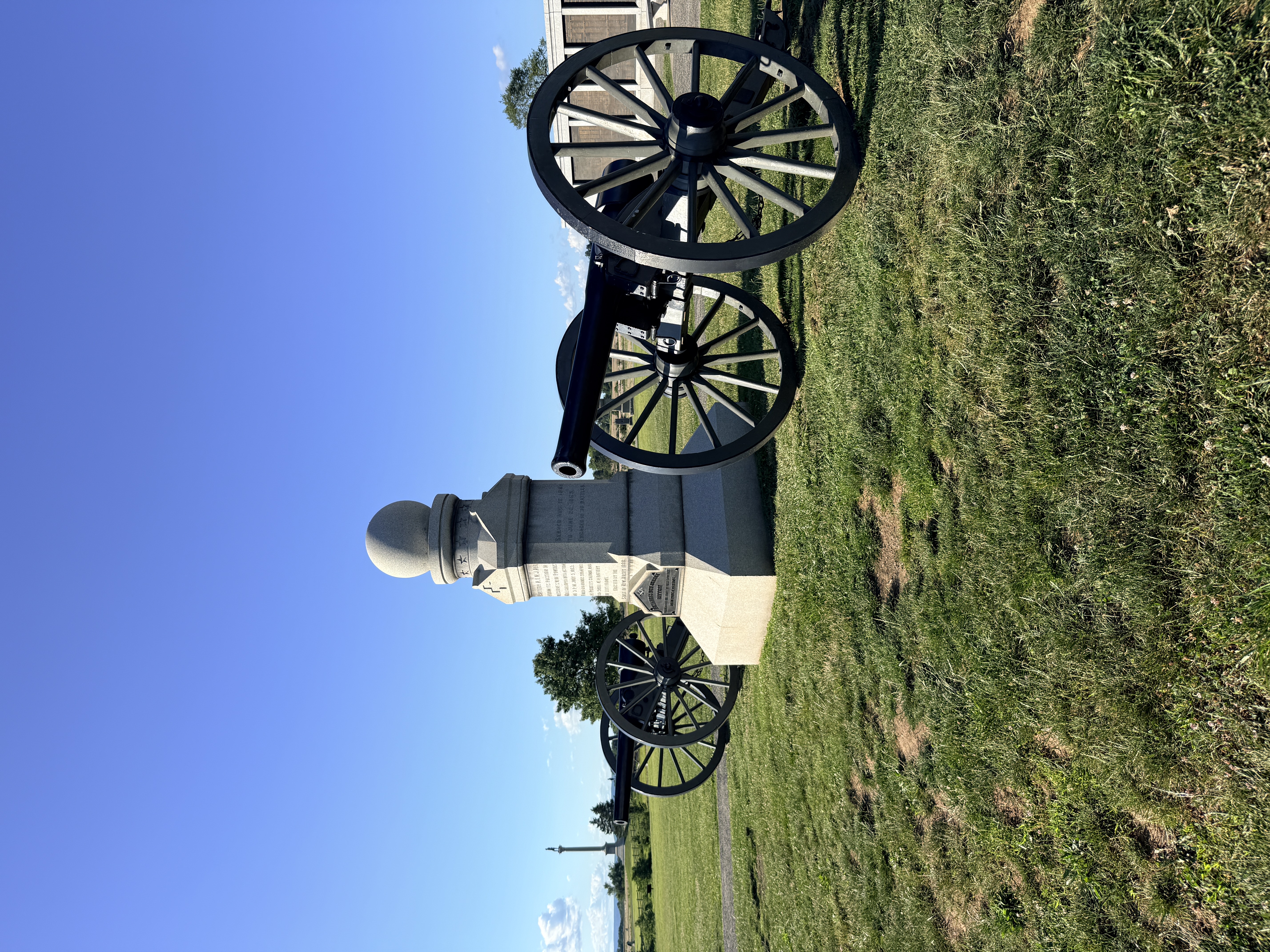 Cannons and Monument | Gettysburg National Military Park