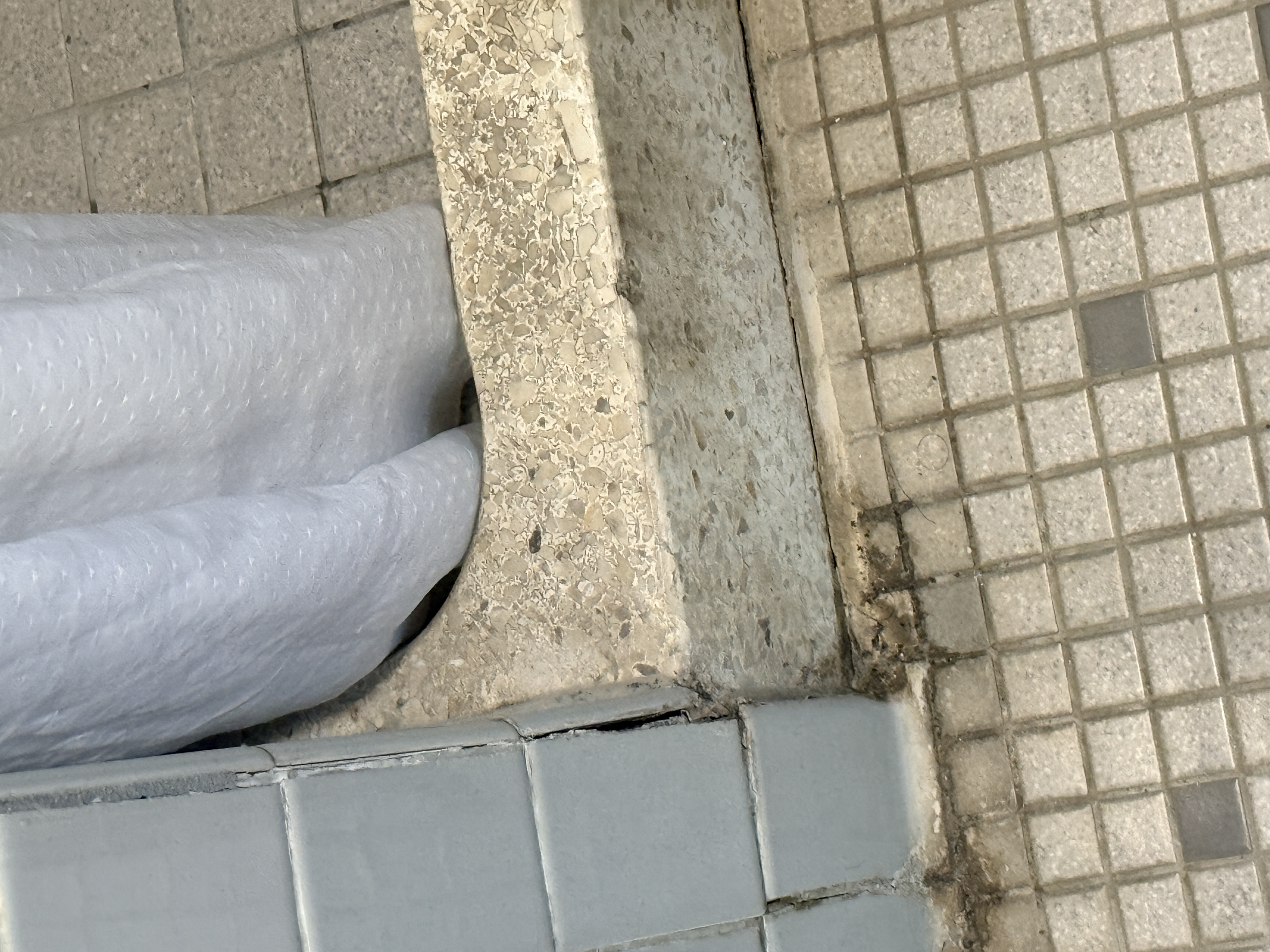 Dirty floor in Bathhouse